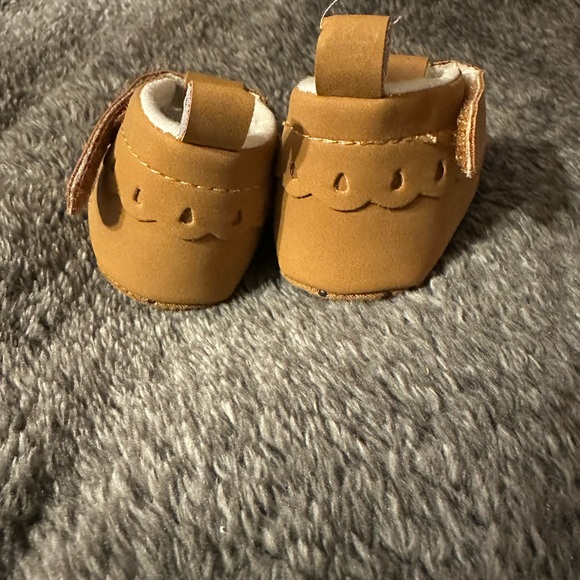 Brown suede infant shoes - Picture 4 of 4